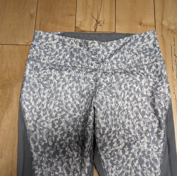 Old Navy Active Size XL Grey Camo Print Leggings Pants Activewear - Picture 2 of 9
